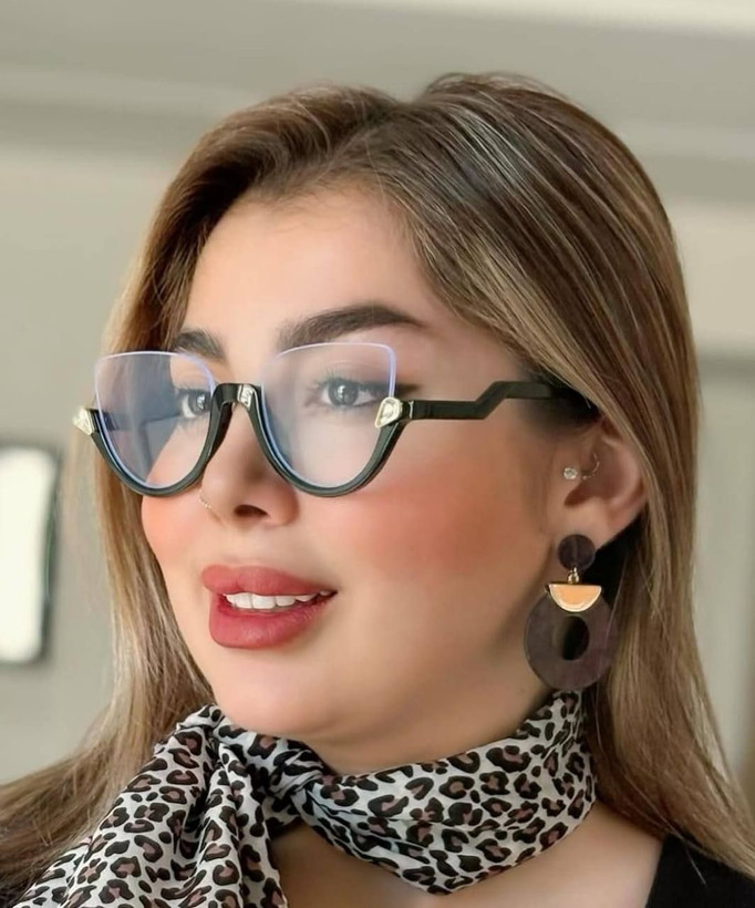 عینک طبی و بلوکات گربه ای جذاب