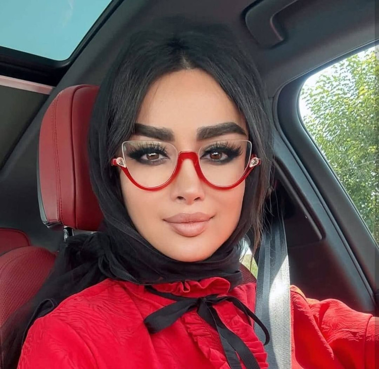 عینک طبی و بلوکات گربه ای جذاب
